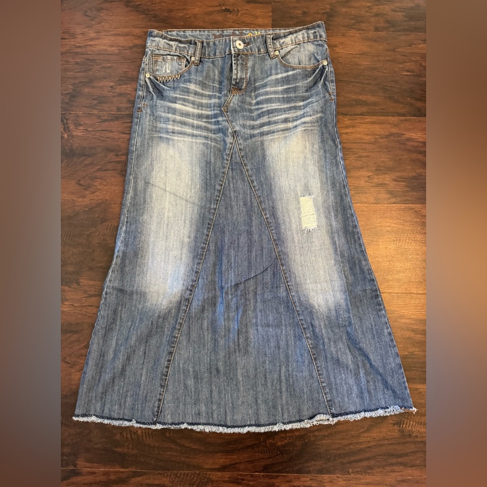 Vintage Y2K Mudd denim midi skirt with distressing and raw hem size 11 juniors